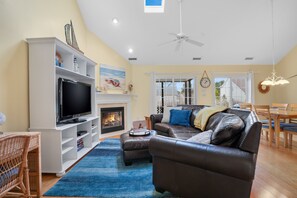 TV, fireplace