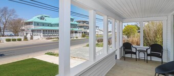 Stella del Mare | Remodeled South Main Cottage Walk Downtown w/ Patio Dining, King Suite & Charm