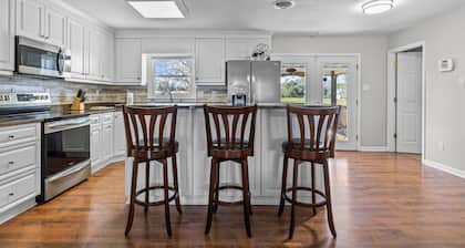 Otter Banks Retreat- Sound Front Home in Beaufort, NC