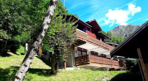 Exterior - 200m from ski slopes, 1st floor, view mountain, balcony, tv, ski locker, 24m², Champagny-en-Vanoise (Champagny-en-Vanoise)