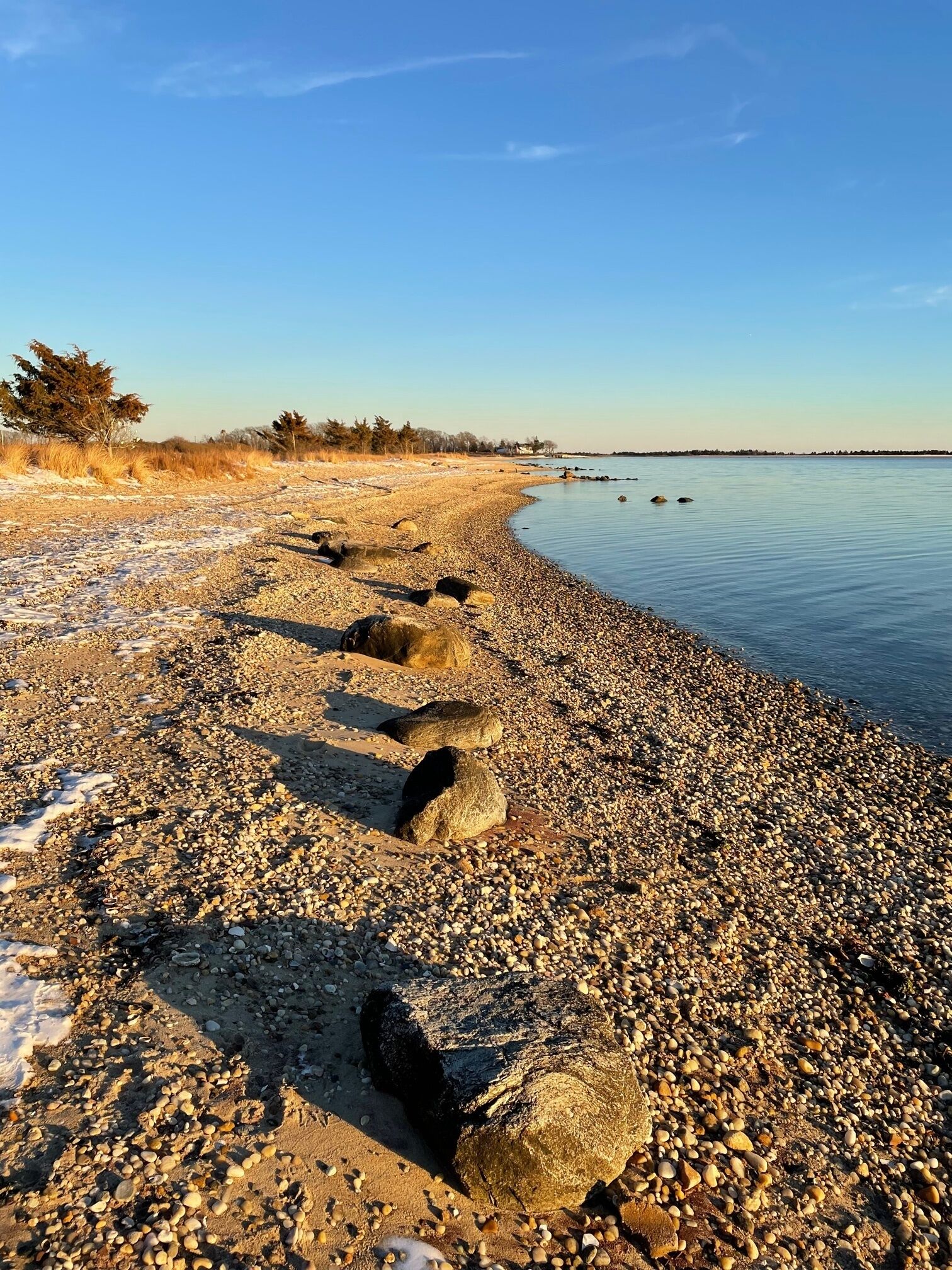 Playa en los alrededores, camastros y toallas de playa 