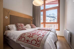 4 bedrooms, iron/ironing board, WiFi, bed sheets - Ski-in/ski-out & foot of the slopes, 5th floor, view ski slopes, fitness, swimming pool, sauna (Bourg-Saint-Maurice)