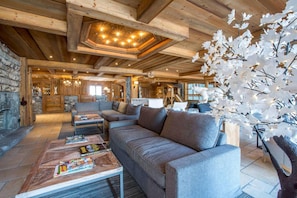 Interior - 200m from resort center, 5th floor, view valley, fitness, swimming pool, sauna, hammam, balcony, tv (Saint-Martin-de-Belleville)