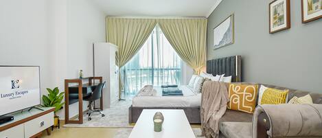 Studio | Living area | 41-inch Smart TV with cable channels, TV