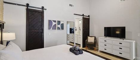 6 habitaciones, tabla de planchar con plancha, wifi y ropa de cama