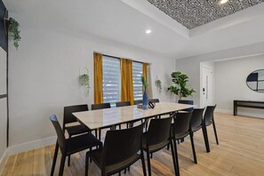 Dining - Amazing Big, Home - Cinema Room, Pool and Jacuzzi (Plano)