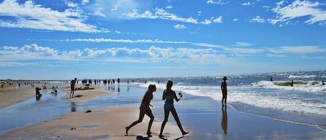 Una spiaggia nelle vicinanze