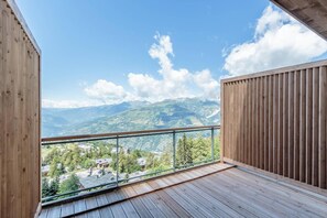 Property grounds - 50m from ski slopes, 3rd floor, view valley, fitness, swimming pool, sauna, hammam, balcony, parking (Bourg-Saint-Maurice)
