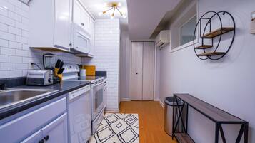 House, Multiple Beds, Fireplace | Private kitchen | Fridge, microwave, oven, stovetop