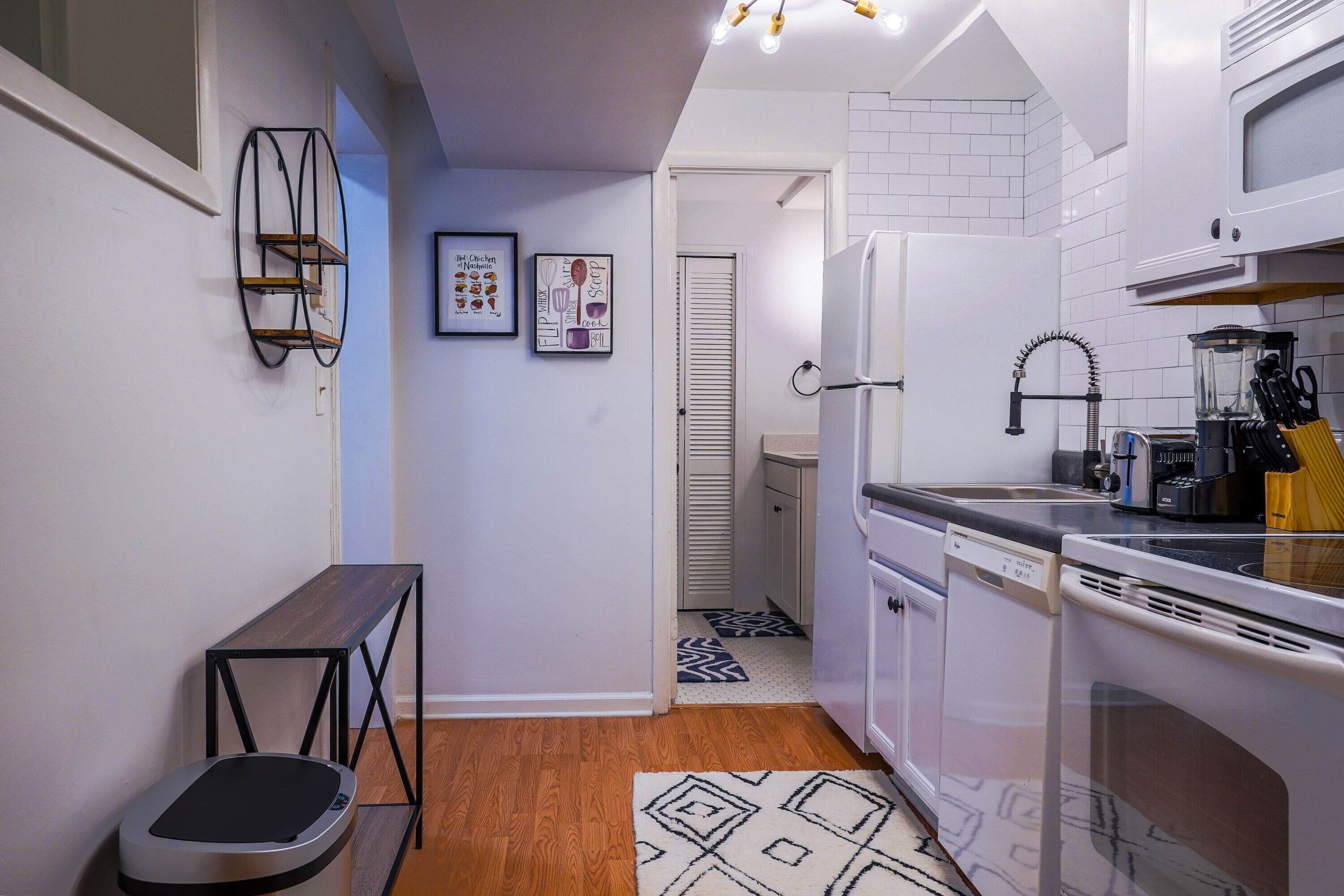 House, Multiple Beds, Fireplace | Private kitchen | Fridge, microwave, oven, stovetop