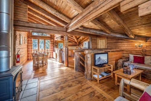 Chalet, 200m from ski slopes, fitness, terrace, fireplace or stove, parking, tv, ski locker, 100m²