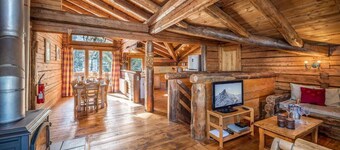 Chalet, terrace, fireplace or stove, parking, tv, ski locker, 100m², La Tania