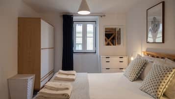 Iron/ironing board, free WiFi, bed sheets