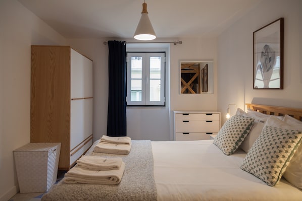 Iron/ironing board, free WiFi, bed sheets - FLH Santa Catarina Typical Studio (Lisbon)