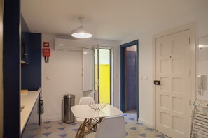Dining - FLH Santa Catarina Typical Studio (Lisbon)