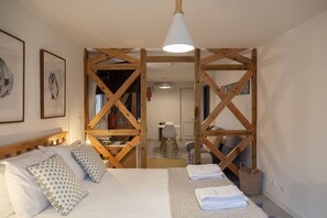 Iron/ironing board, free WiFi, bed sheets