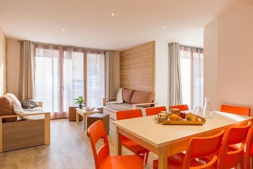 200m from resort center, balcony, tv, ski locker, 82m², Serre Chevalier