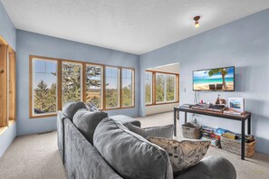 Smart TV, DVD player - Sweeping Panoramic Views, Spacious Luxury Home, Great for Families, Large Deck, (Pacific City)