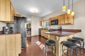 Refrigerador, microondas, horno, placa de cocina