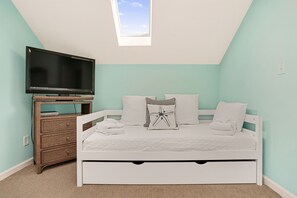 4 bedrooms, iron/ironing board, free WiFi, bed sheets - 4BR Cottage with Private Pool & Walk to Beach (Surfside Beach)