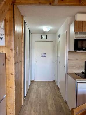 Interior - 300m from ski lifts, 3rd floor, balcony, tv, ski locker, 31m², Alpe d'Huez (L'Alpe d'Huez)