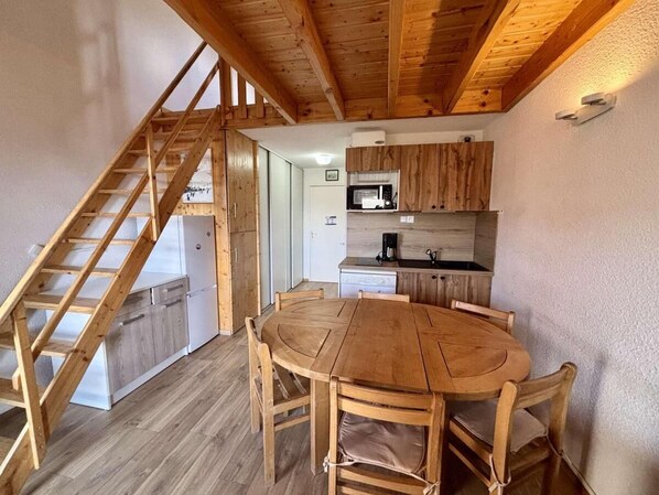 Dining - 300m from ski lifts, 3rd floor, balcony, tv, ski locker, 31m², Alpe d'Huez (L'Alpe d'Huez)