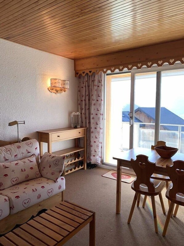 Living area - 4th floor, balcony, tv, ski locker, 32m², Alpe d'Huez (L'Alpe d'Huez)