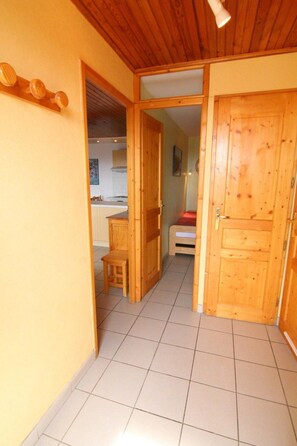 Interior - 1st floor, balcony, tv, ski locker, 32m², Alpe d'Huez (L'Alpe d'Huez)