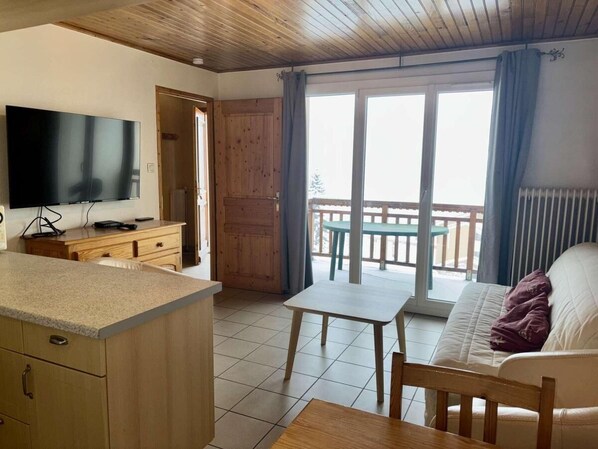 Living area - 30m from ski slopes, 1st floor, balcony, tv, ski locker, 32m², Alpe d'Huez (L'Alpe d'Huez)