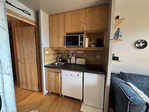 Microwave, coffee/tea maker, toaster