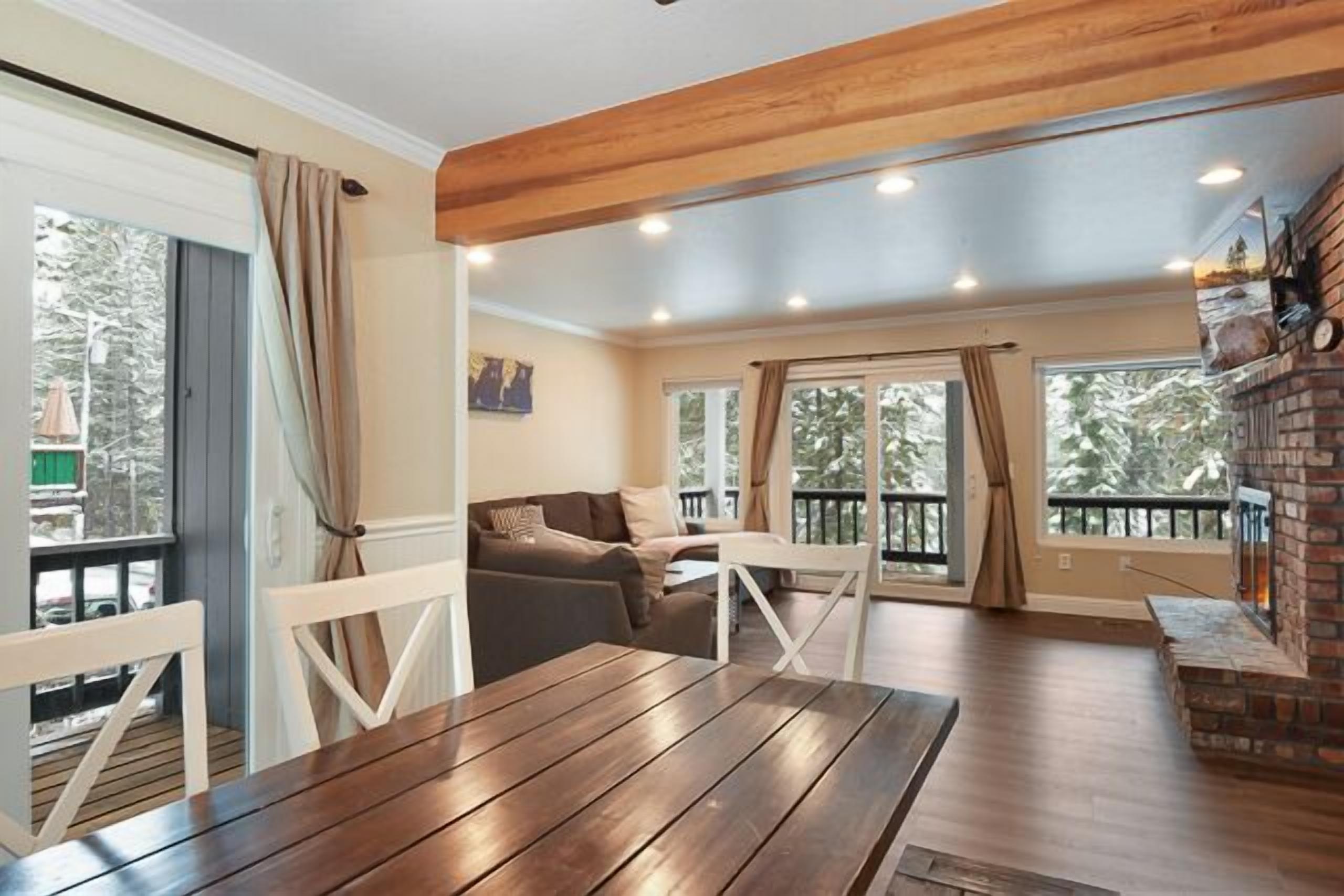 House, Multiple Beds, Balcony | Dining