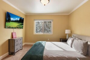 บ้านพัก, หลายเตียง, ระเบียง | 4 ห้องนอน, Wi-Fi ฟรี, ผ้าปูที่นอน