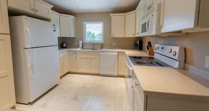 Hidden Oasis - DIRECT BEACHFRONT DUPLEX - 1BR/1BA Anna Maria - By Island Real Es