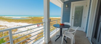 Hidden Oasis - DIRECT BEACHFRONT DUPLEX - 1BR/1BA Anna Maria - By Island Real Es