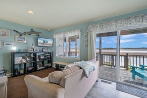 Flat-screen TV - Lighthouse Pointe - Spectacular Waterfront on Chincoteague Island! (Chincoteague Island)