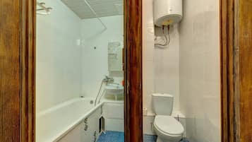 Combined shower/tub, hair dryer, towels, shampoo