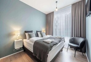 2 habitaciones, tabla de planchar con plancha, wifi y ropa de cama