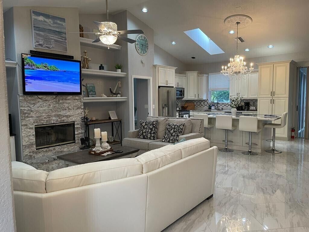 Free heated pool / gazebo/  pergola / grill / pool table  & games