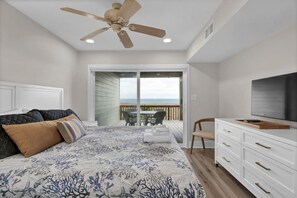 3 bedrooms, iron/ironing board, internet, bed sheets