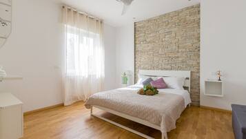 Business Apartment | 2 bedrooms, iron/ironing board, free WiFi