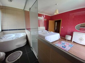 Familienvilla | 4 Schlafzimmer, individuell eingerichtet, Bügeleisen/Bügelbrett