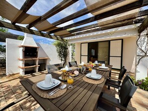 Outdoor dining - ALGARVE COUNTRY VILLA 1 WITH POOL by HOMING (São Brás de Alportel)