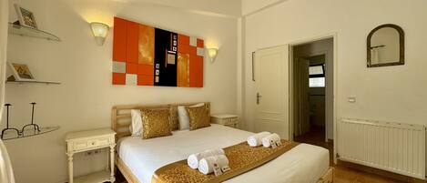 3 bedrooms, iron/ironing board, free WiFi, bed sheets