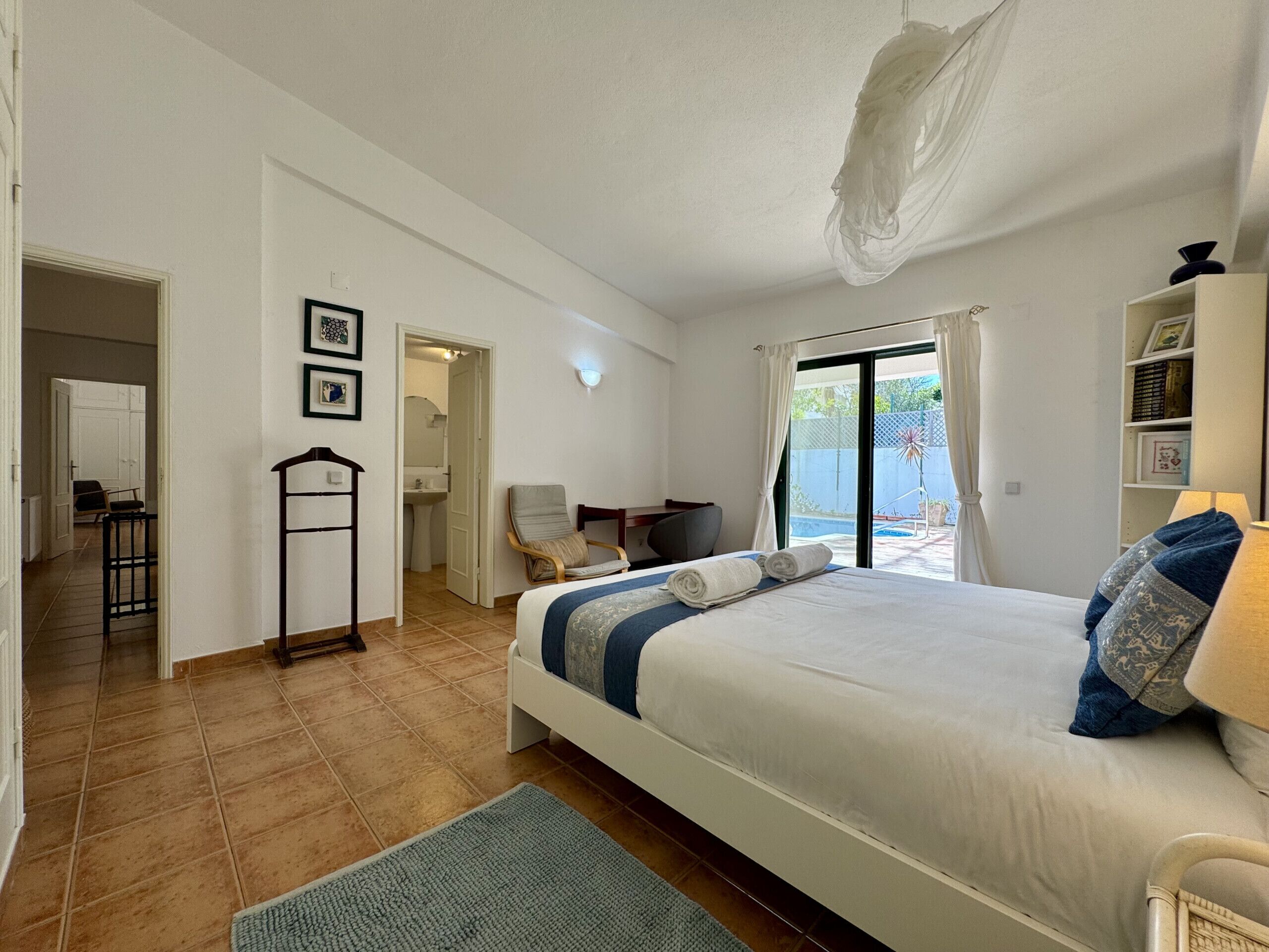 3 bedrooms, iron/ironing board, free WiFi, bed sheets