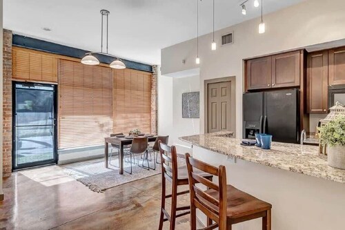 Modern, Insta-Worthy 2B Townhome in Springfield!