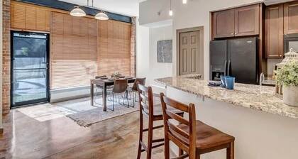 Modern, Insta-Worthy 2B Townhome in Springfield!