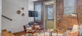 Modern, Insta-Worthy 2B Townhome in Springfield!