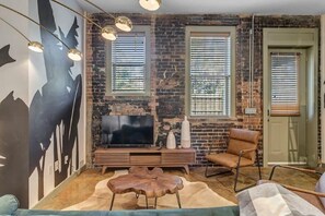 Unclassified image, 2 of 30, button