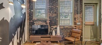 Adorable MCM Townhouse 5 Min from TIAA Bnk Fld!