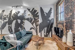 Unclassified image, 3 of 30, button